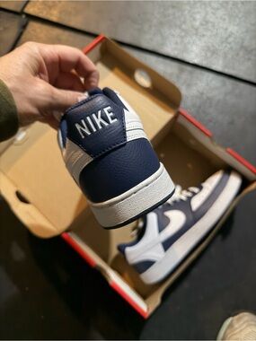 Nike Court Vision- 9